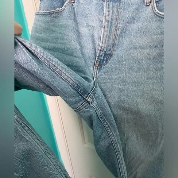 A&F Curve Love 90’s Straight Ultra High Rise Jeans - Picture 7 of 8